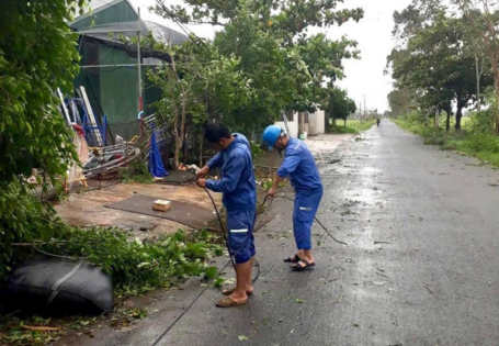 Thay mới đầu thu truyền hình MyTV cho các khách hàng bị ảnh hưởng bởi bão số 3 